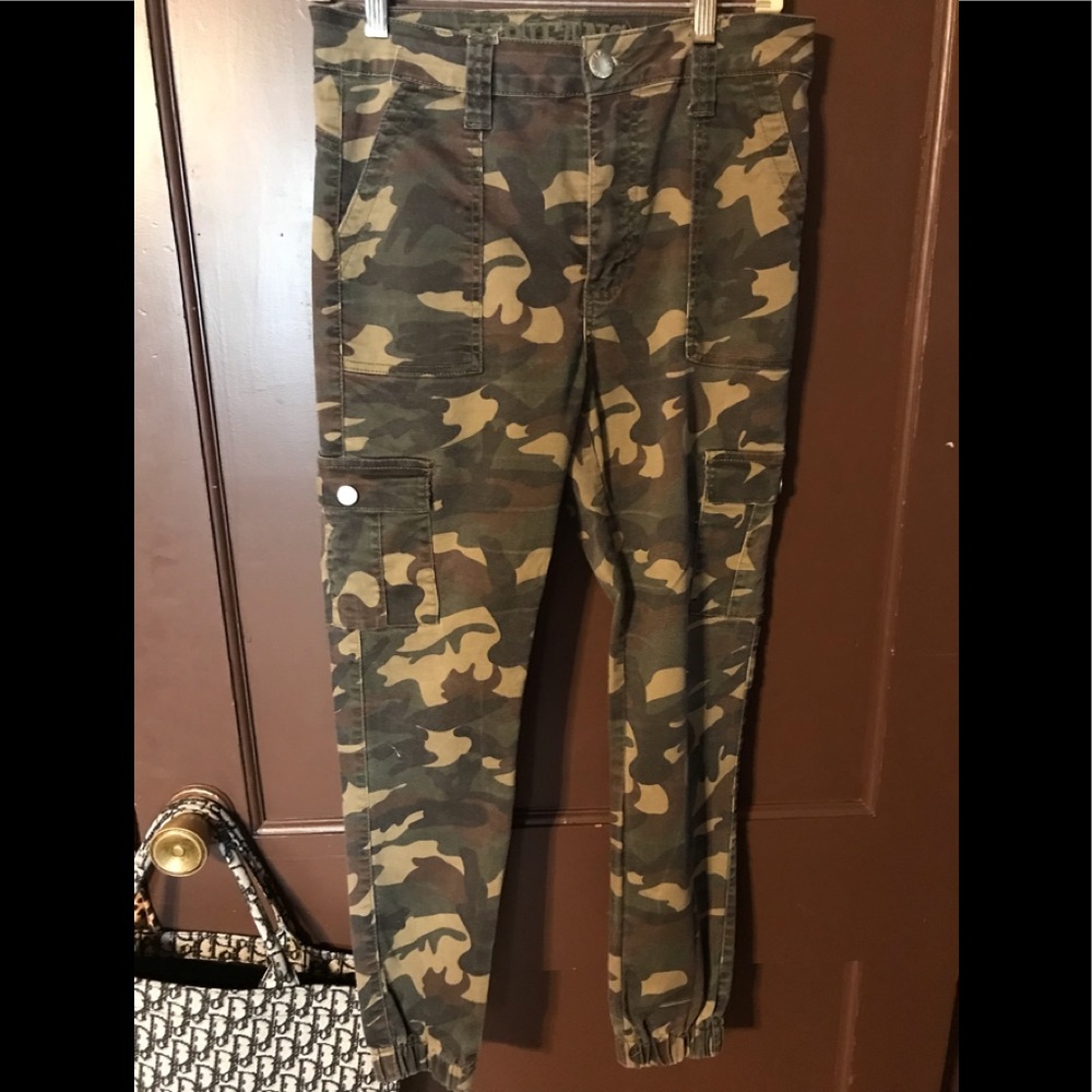 Camo  jeans cargo pockets